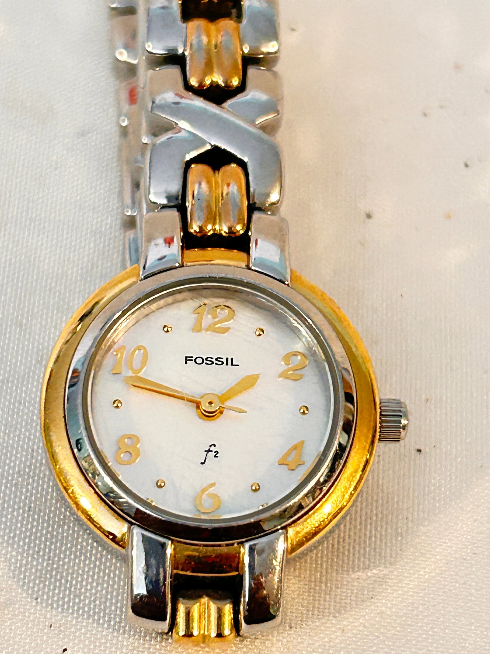 Vintage Fossil ES-9046 WORKING QUARTZ Watch: Vintage Fossil ES-9046 WORKING QUARTZ Watch Please view all photos as they are part of the description and condition of this Item, Feel free to contact me with questions or picture requests! Used Item