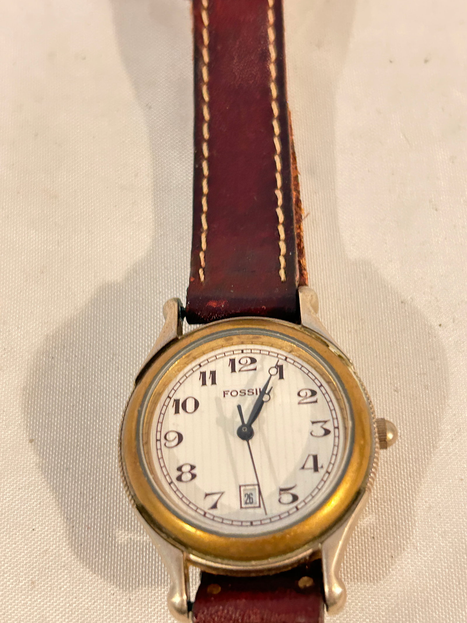 Vintage Fossil quartz working Watch EC-8738: Vintage Fossil quartz working Watch EC-8738 Please view all photos as they are part of the description and condition of this Item, Feel free to contact me with questions or picture requests! Used Item