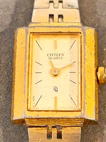 Vintage Citizen quartz gold tone Working Watch 32-9401