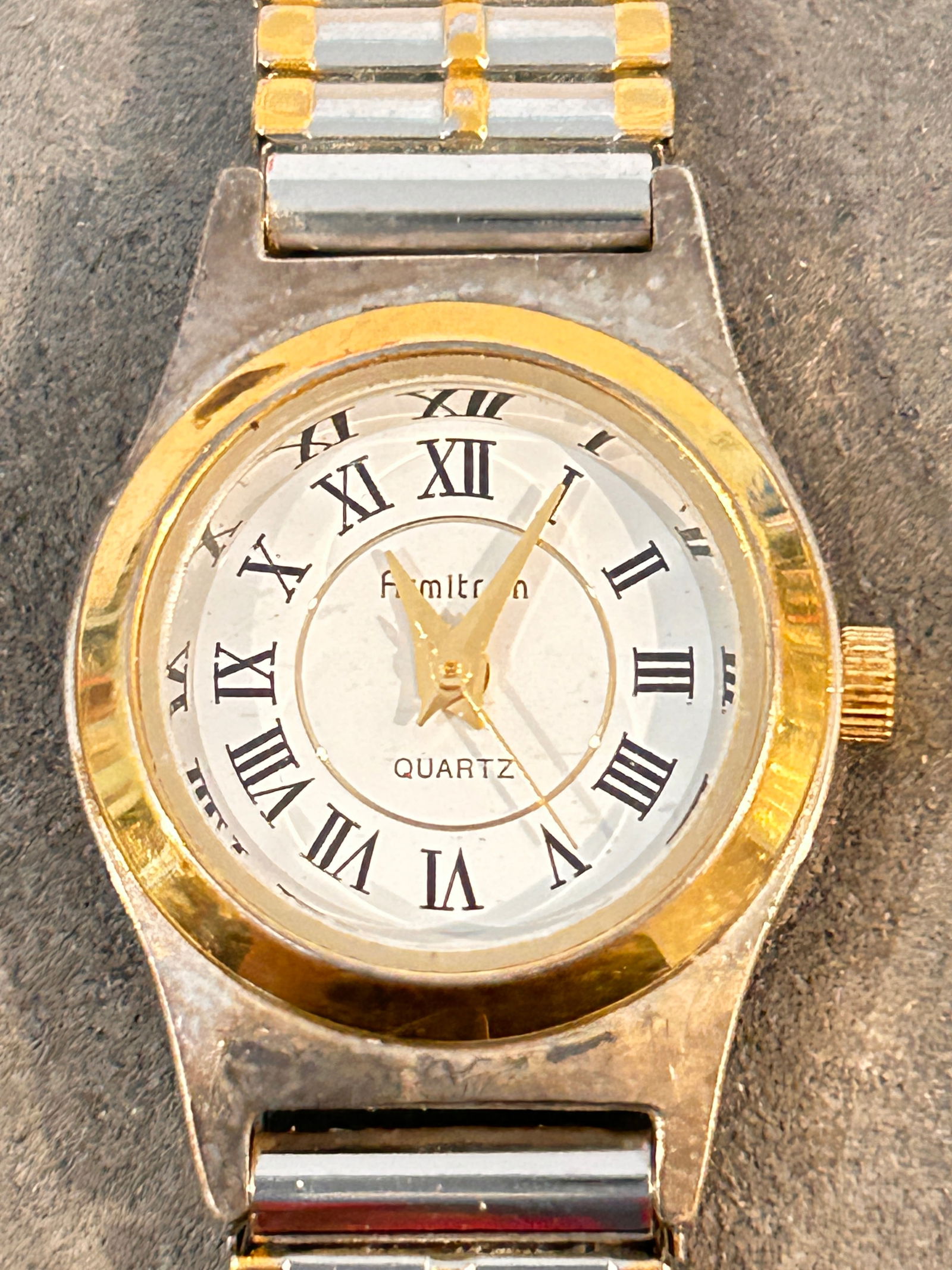 Vintage Armitron working quartz Watch 25/1733: Vintage Armitron working quartz Watch 25/1733 Please view all photos as they are part of the description and condition of this Item, Feel free to contact me with questions or picture requests! Used It