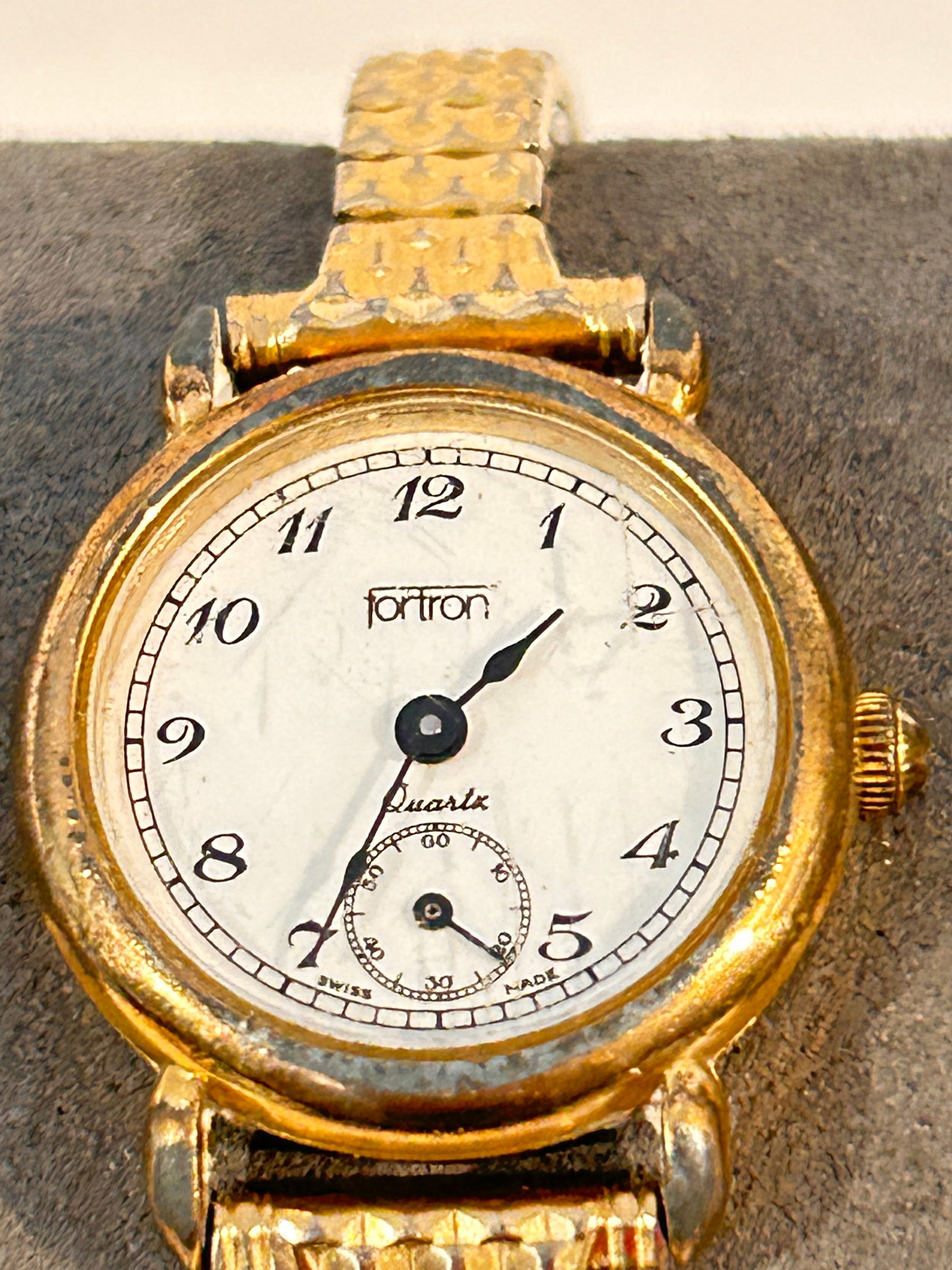 Vintage Fortron quartz working Watch: Vintage Fortron quartz working Watch Please view all photos as they are part of the description and condition of this Item, Feel free to contact me with questions or picture requests! Used Item AS IS