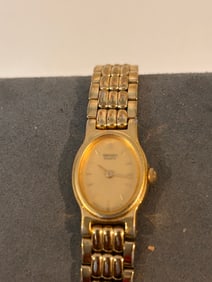 Vintage Seiko ladies quartz working Watch IF20-5890-RD