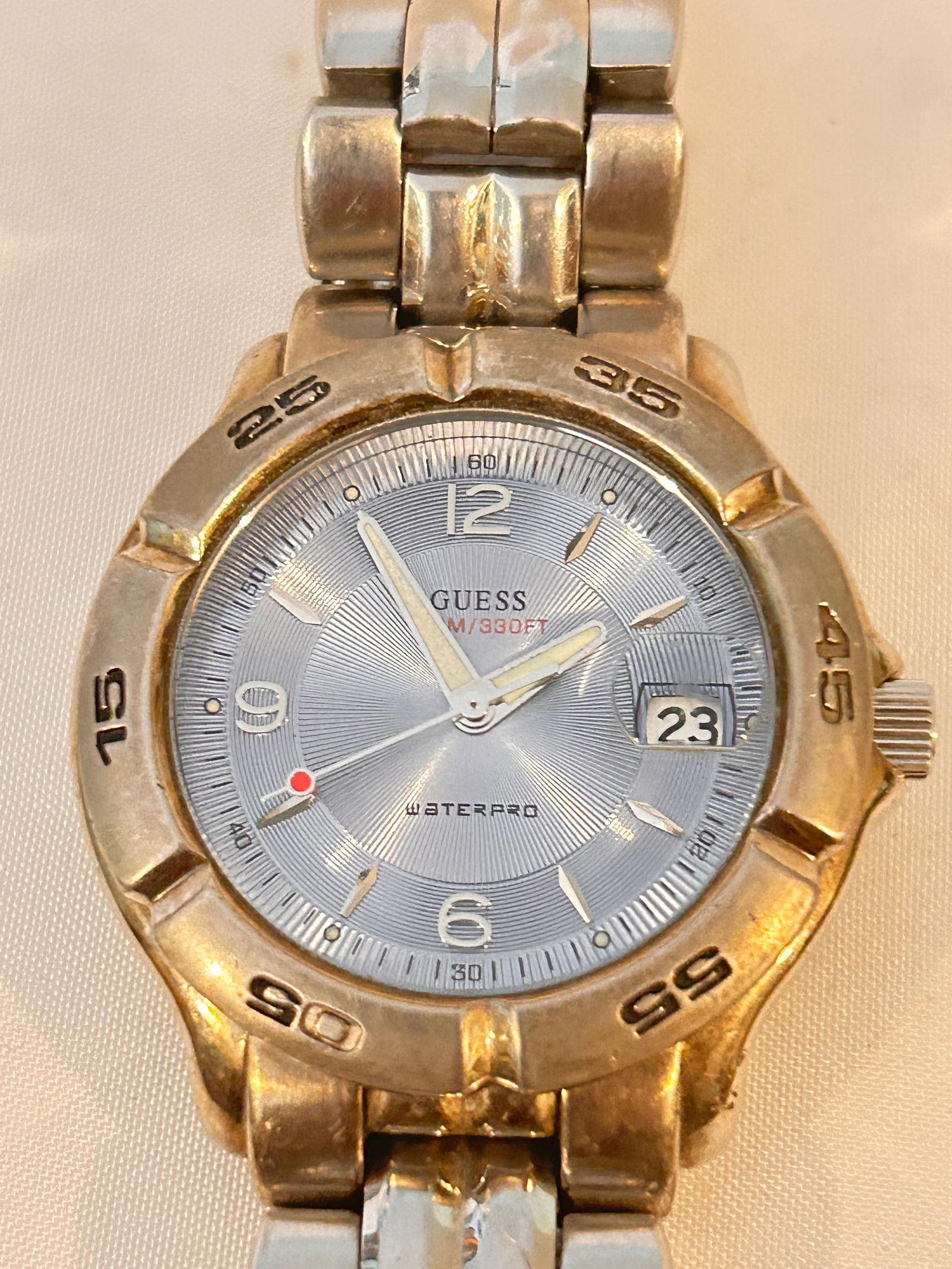 Vintage Guess quartz working G 6578776 Watch: Vintage Guess quartz working G 6578776 Watch Please view all photos as they are part of the description and condition of this Item, Feel free to contact me with questions or picture requests! Used Ite