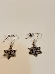 Vintage Sterling Silver snow flake Earrings