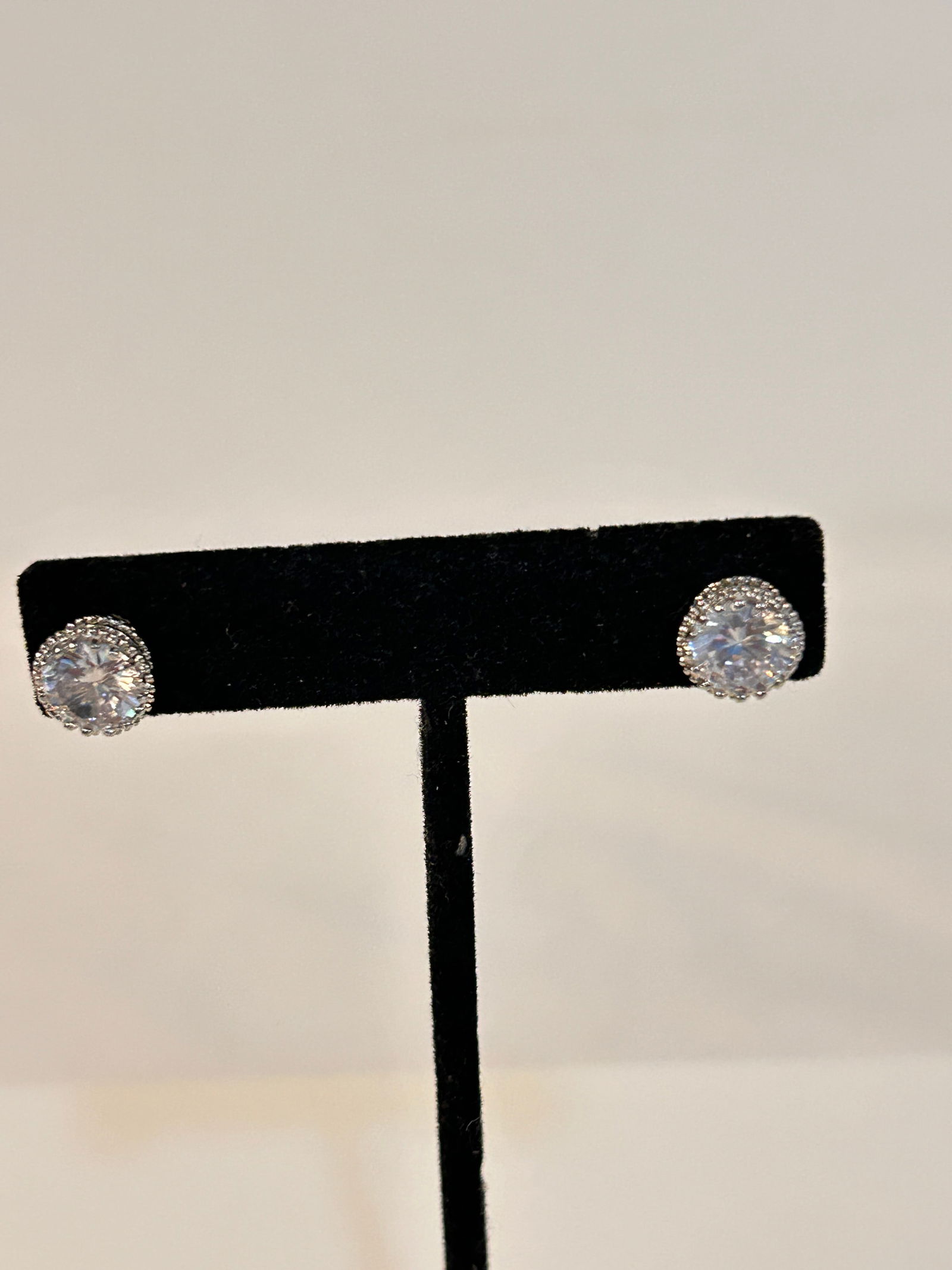 Vintage Sterling Silver CZ Post Earrings: Vintage Sterling Silver CZ Post Earrings Please view all photos as they are part of the description and condition of this Item, Feel free to contact me with questions or picture requests! Used Item AS