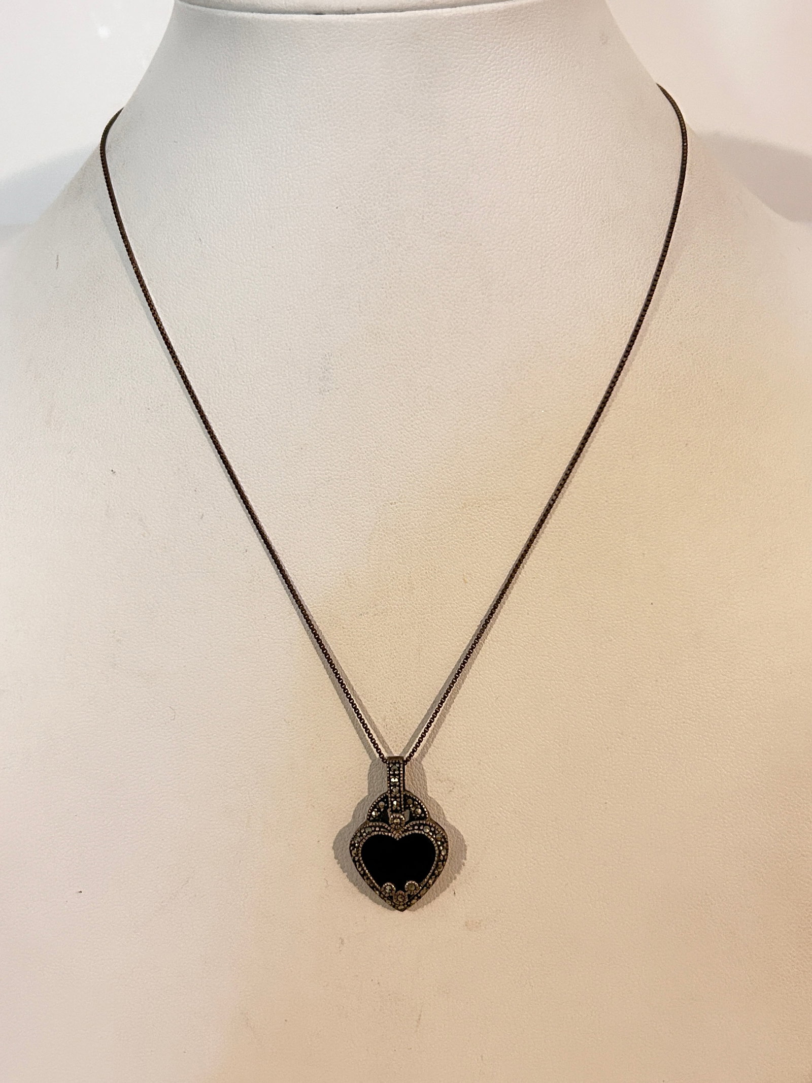 Vintage Sterling Silver marcasite onyx heart pendant Necklace 17": Vintage Sterling Silver marcasite onyx heart pendant Necklace 17" Please view all photos as they are part of the description and condition of this Item, Feel free to contact me with questions or pictu