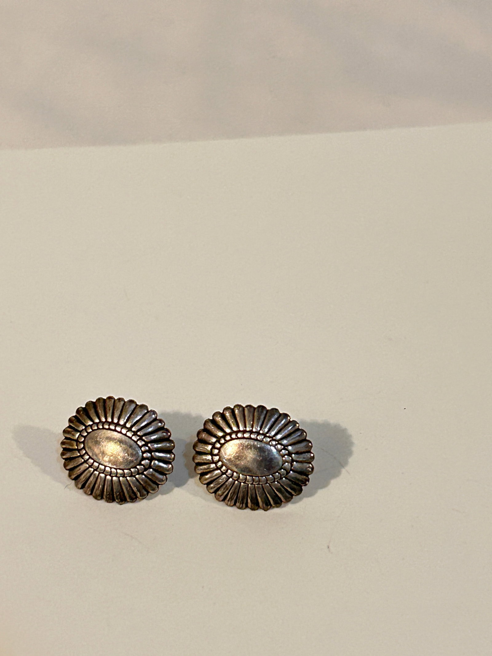 Vintage Sterling Silver Navajo post Earrings: Vintage Sterling Silver Navajo post Earrings Please view all photos as they are part of the description and condition of this Item, Feel free to contact me with questions or picture requests! Used Ite