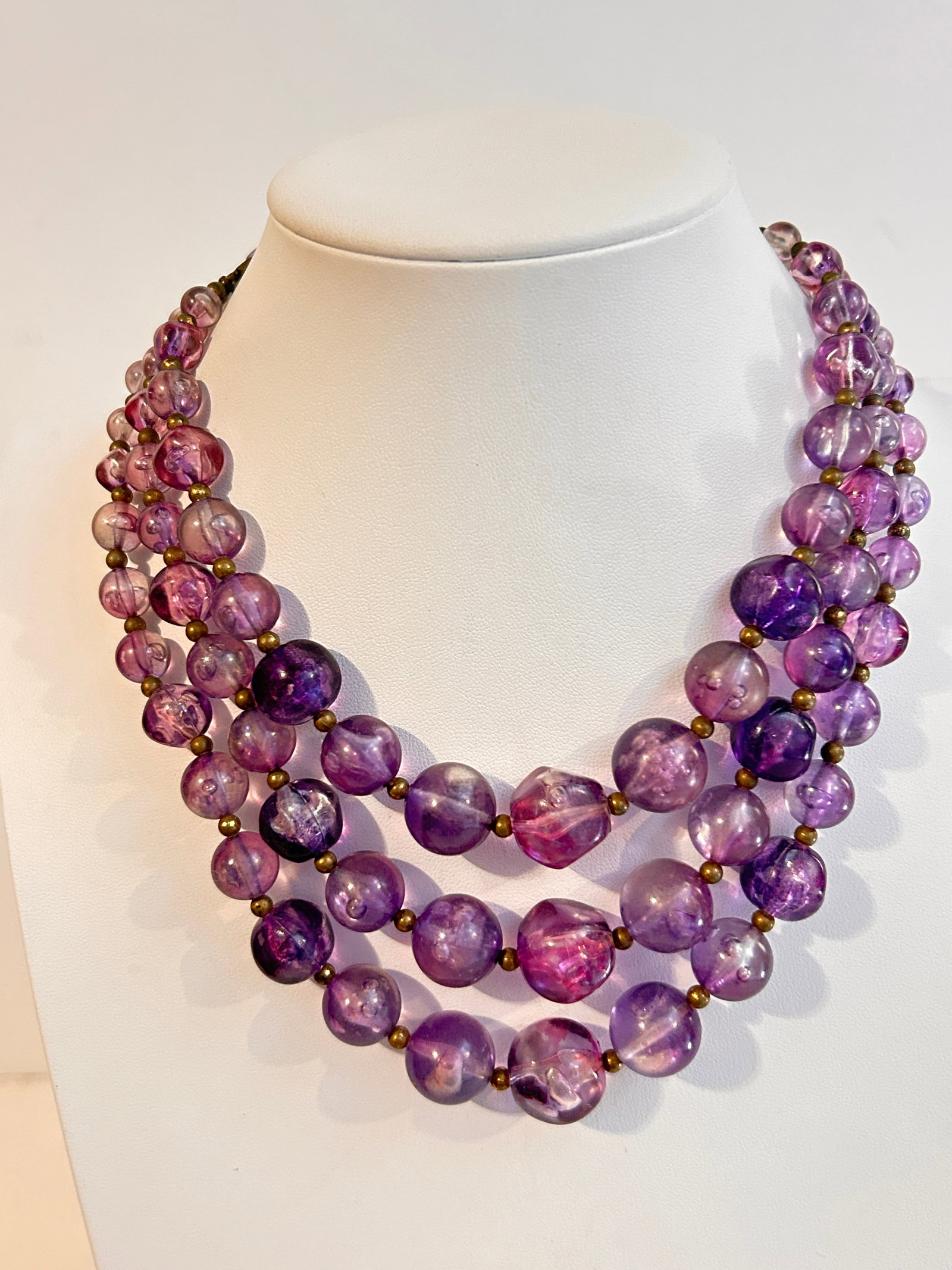 Vintage Acrylic purple Bead Necklace 12": Vintage Acrylic purple Bead Necklace 12" Please view all photos as they are part of the description and condition of this Item, Feel free to contact me with questions or picture requests! Used Item AS