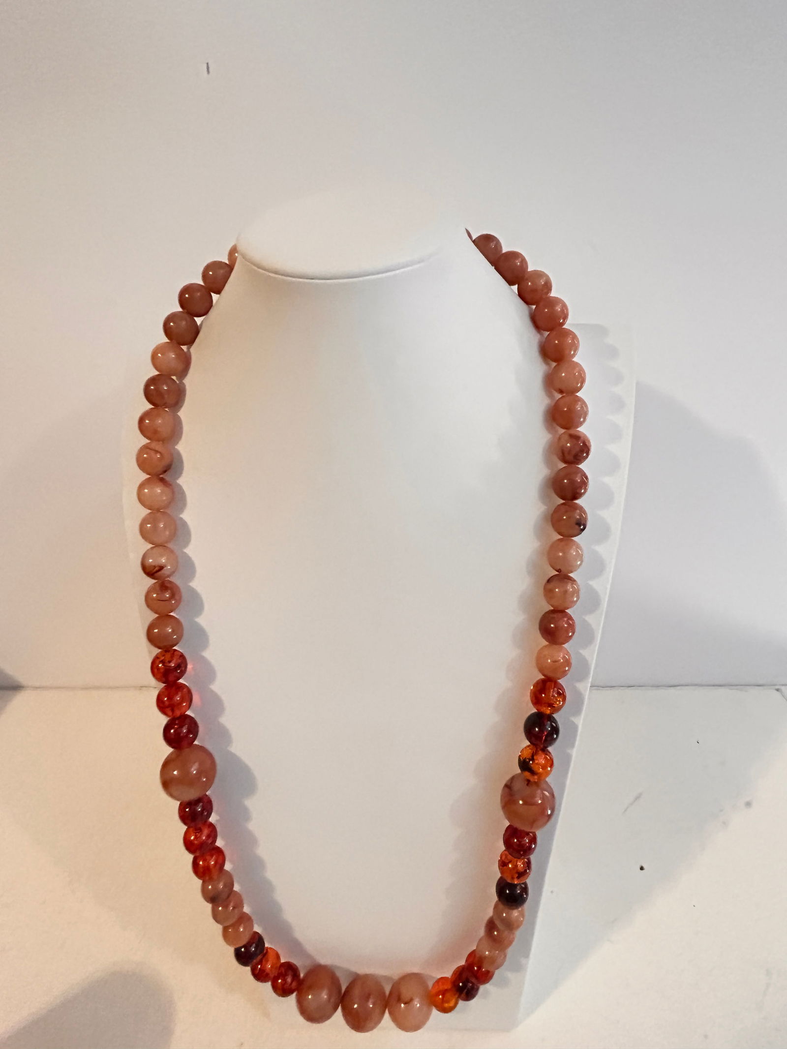 Vintage Acrylic Bead Necklace 32": Vintage Acrylic Bead Necklace 32" Please view all photos as they are part of the description and condition of this Item, Feel free to contact me with questions or picture requests! Used Item AS IS