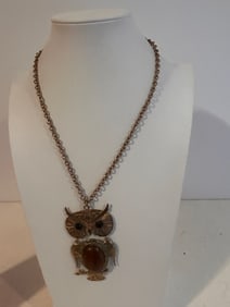 Vintage Gold tone owl pendant necklace 28"
