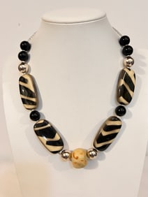 Vintage Acrylic Necklace 18"