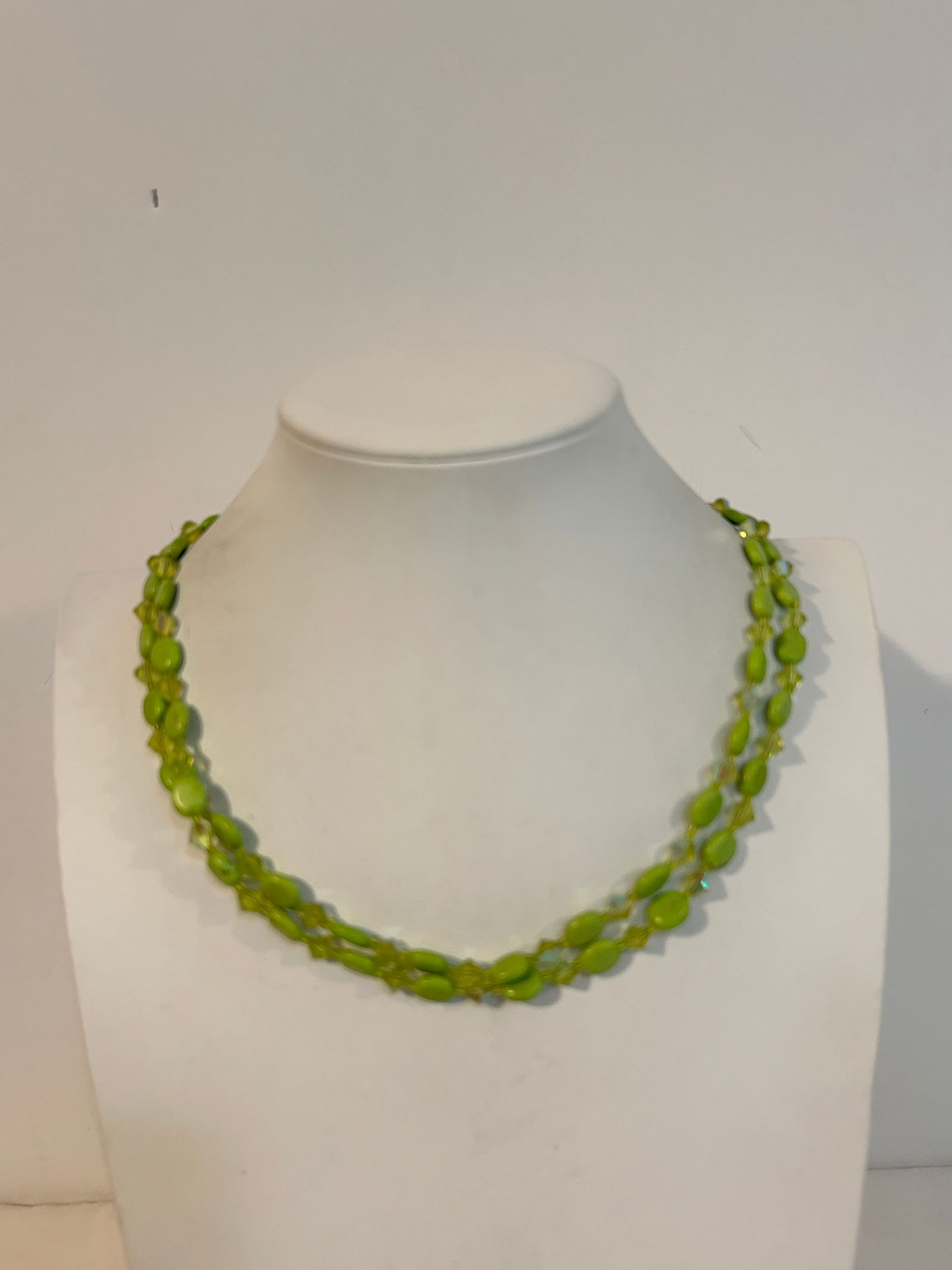 Vintage green 38"bead Necklace: Vintage green 38"bead Necklace Please view all photos as they are part of the description and condition of this Item, Feel free to contact me with questions or picture requests! Used Item AS IS