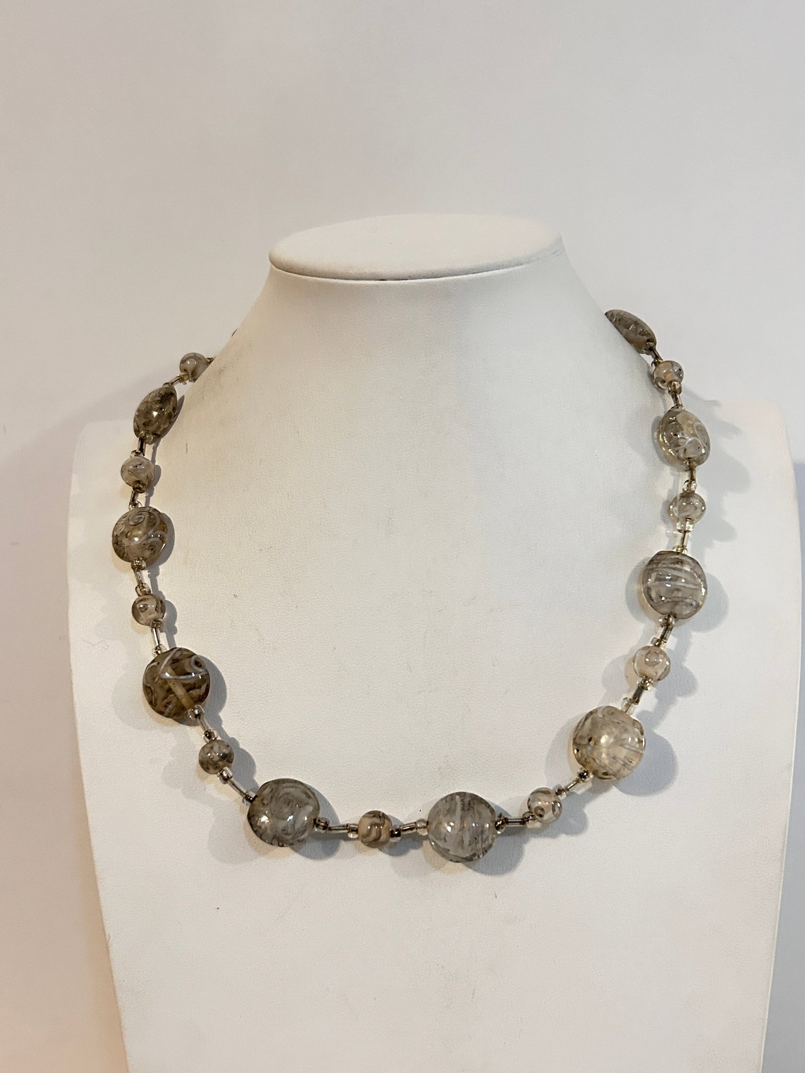 Vintage Murano Glass Necklace 20": Vintage Murano Glass Necklace 20" Please view all photos as they are part of the description and condition of this Item, Feel free to contact me with questions or picture requests! Used Item AS IS