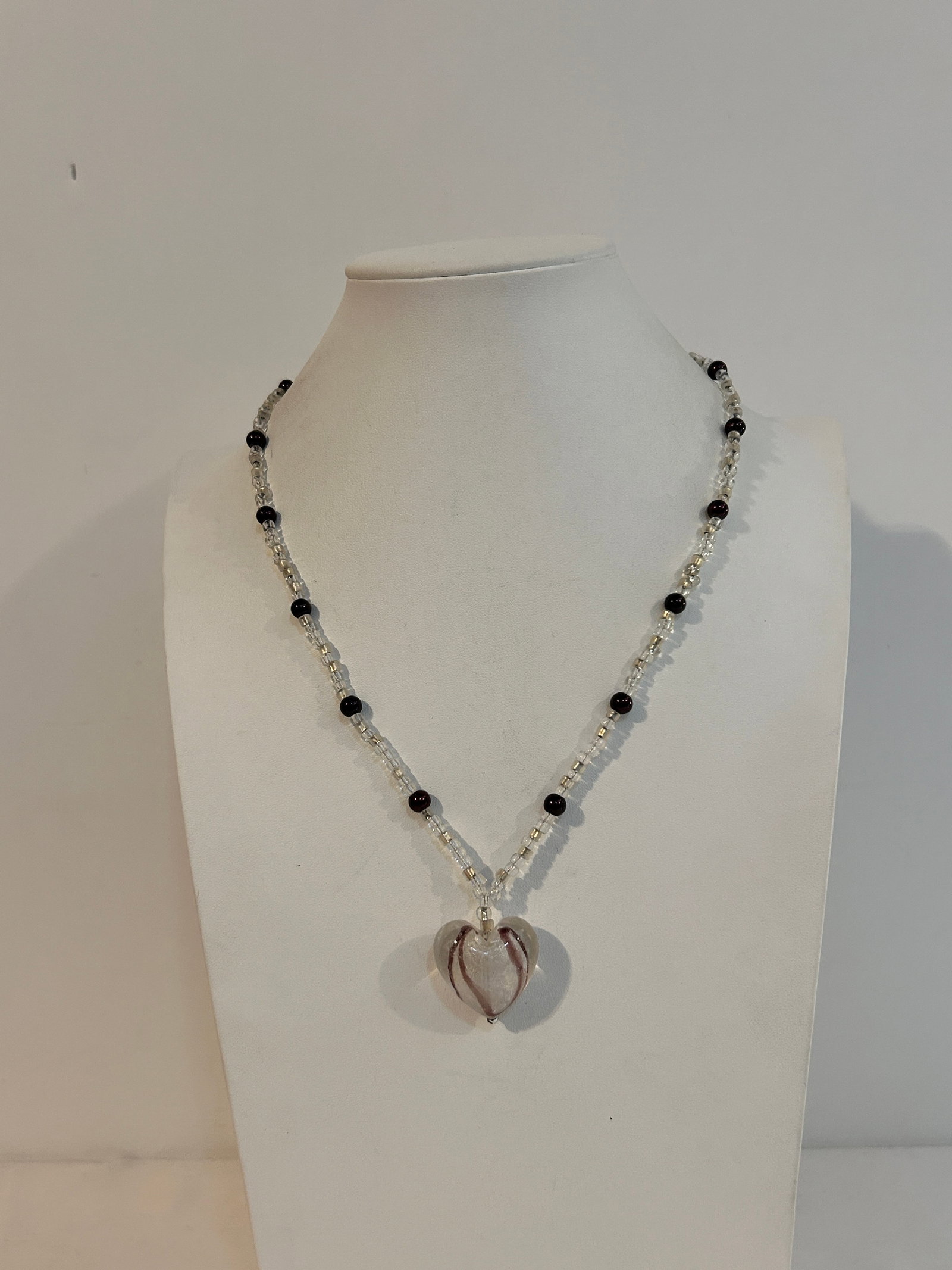 Vintage Murano Glass heart pendant Necklace 22": Vintage Murano Glass heart pendant Necklace 22" Please view all photos as they are part of the description and condition of this Item, Feel free to contact me with questions or picture requests! Used 