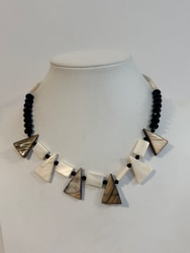 Vintage mother of pearl onyx Necklace 15"