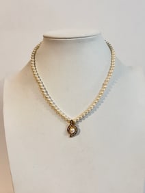 Vintage pearl pendant Necklace 14"