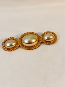 Vintage Goldtone Pearl Brooch