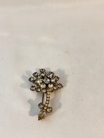 Vintage Rhinestone Silvertone floral Brooch