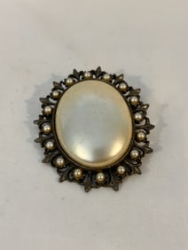 Vintage Gold tone Pearl pendant Brooch