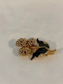 Vintage Gold tone green leaf flower Brooch