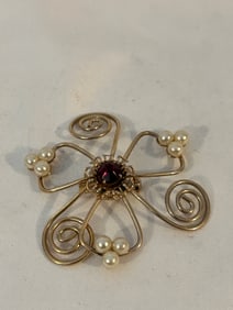 Vintage Gold tone pearl Brooch