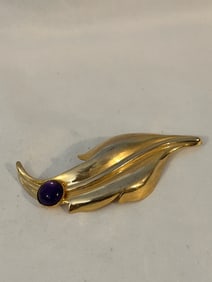 Vintage Gold tone leaf  Brooch
