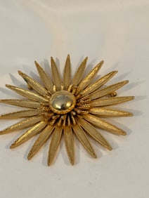 Vintage Gold tone flower Brooch