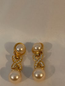 Vintage Goldtone Pearl rhinestone Clipon Earrings