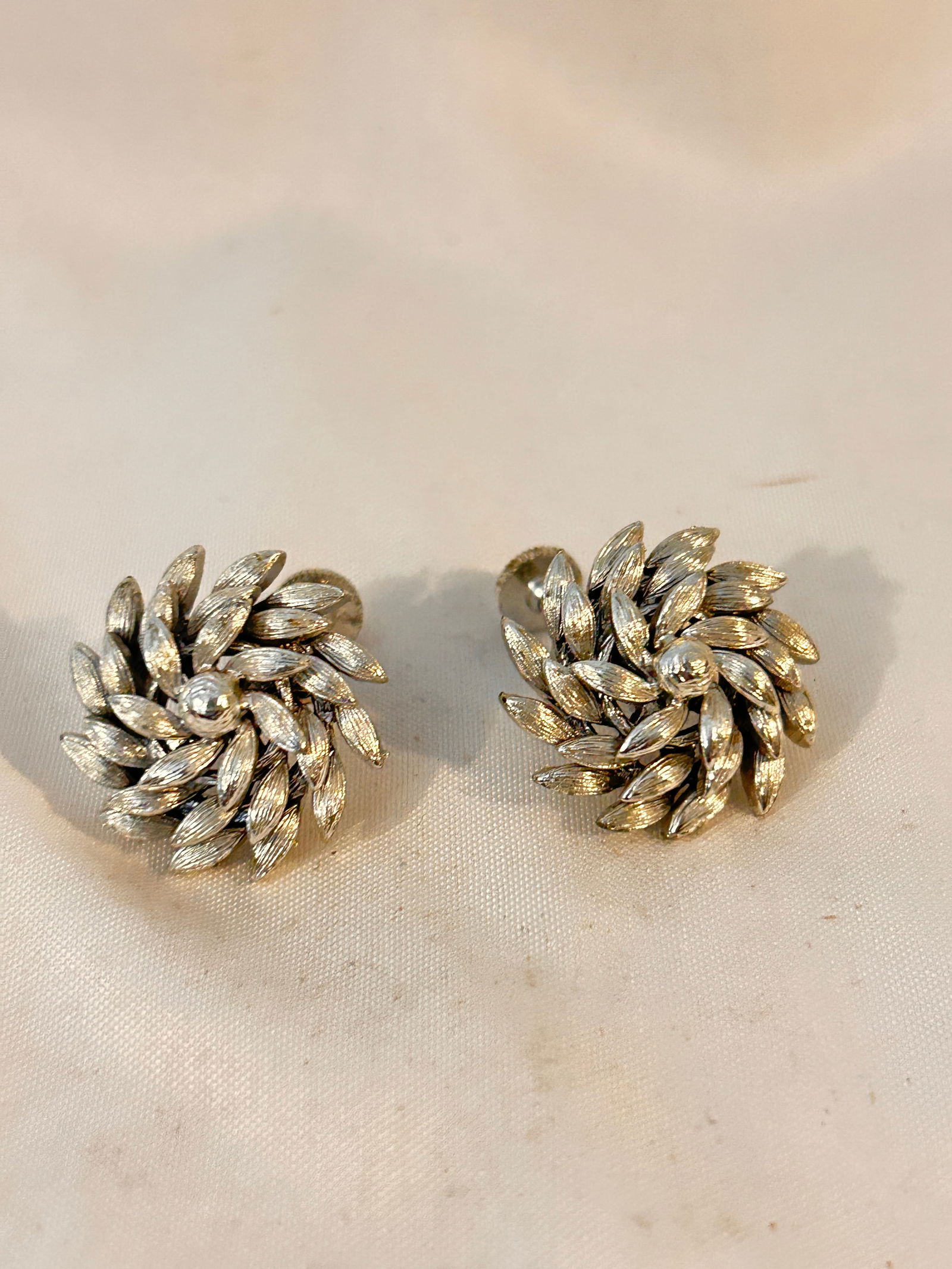 Vintage Silvertone Lisner Earrings (1 of 3)