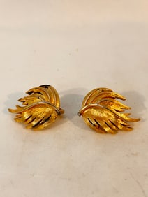 Vintage Goldtone Trifari leaf Clipon Earrings
