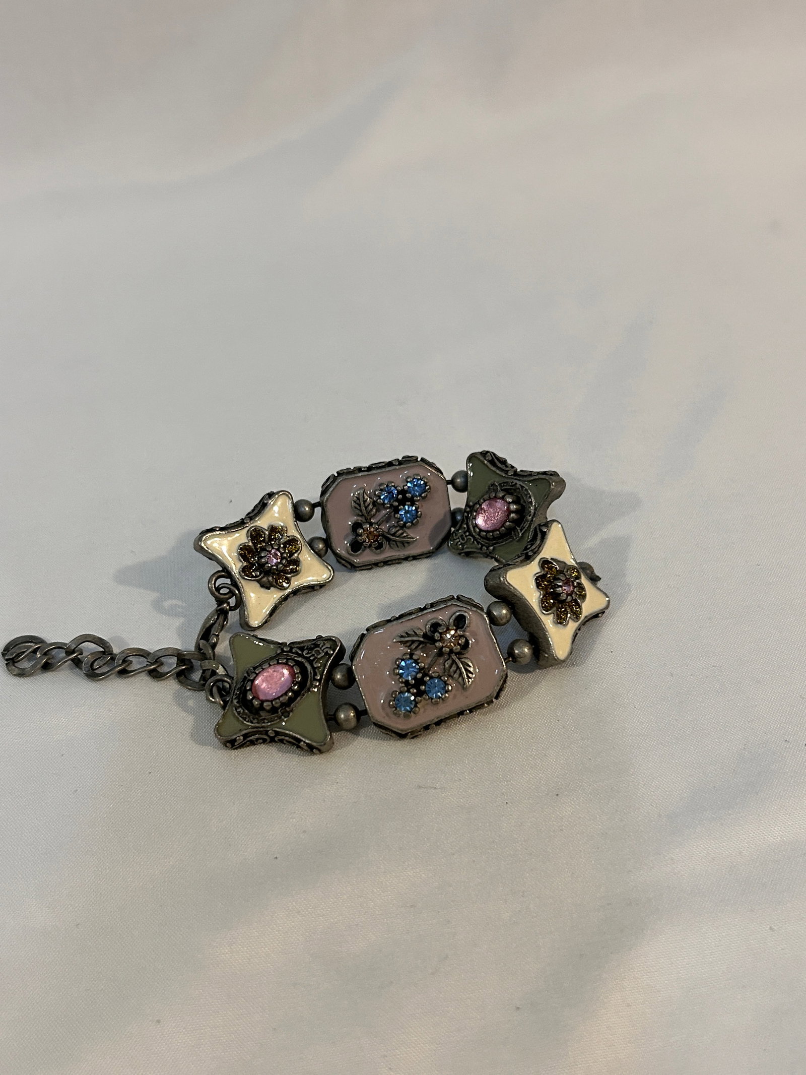 Vintage enamel rhinestone Bracelet one bead is lose 7" (1 of 3)