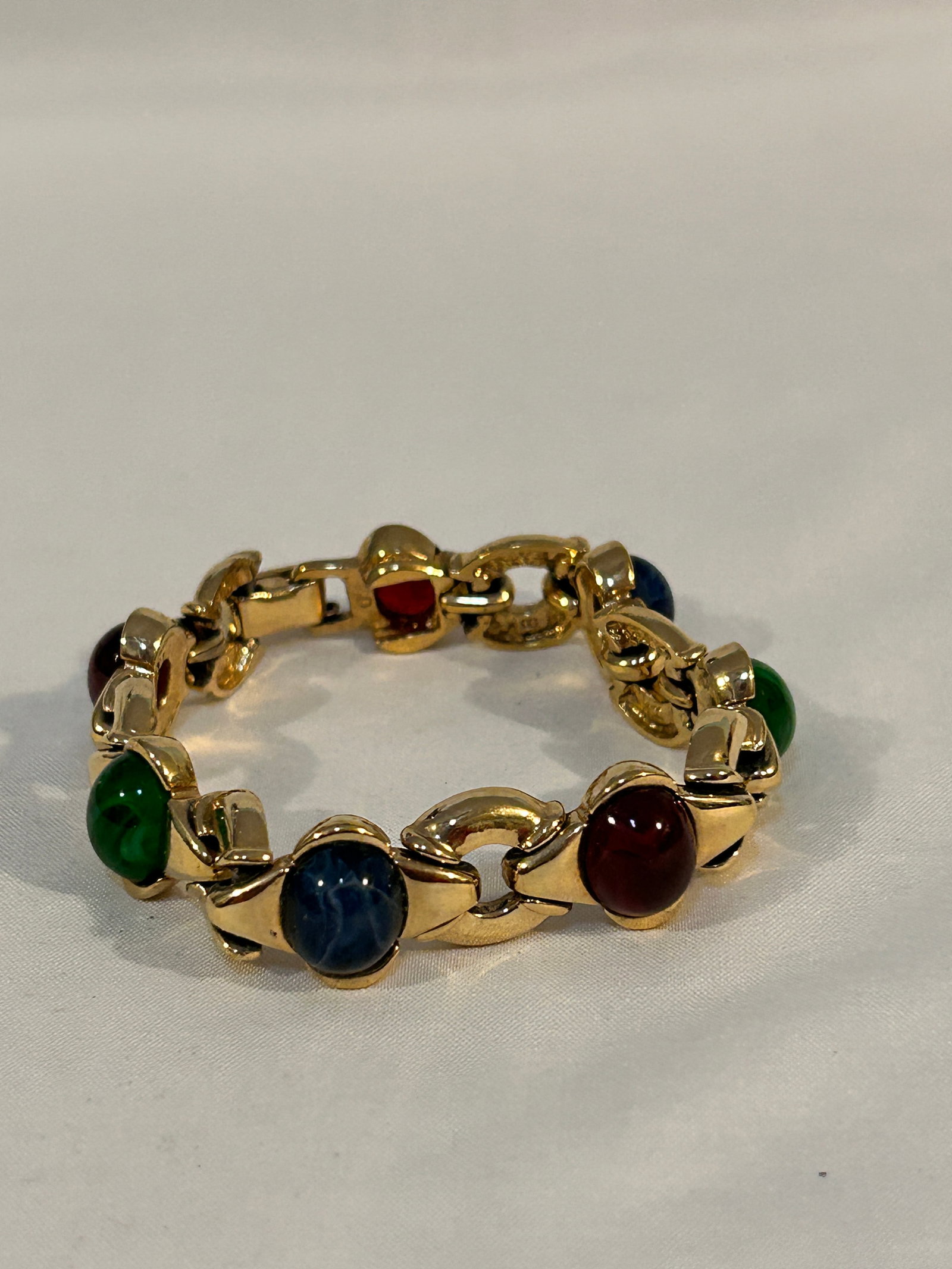 Vintage colorful stone Bracelet 7": Vintage colorful stone Bracelet 7" Please view all photos as they are part of the description and condition of this Item, Feel free to contact me with questions or picture requests! Used Item AS IS