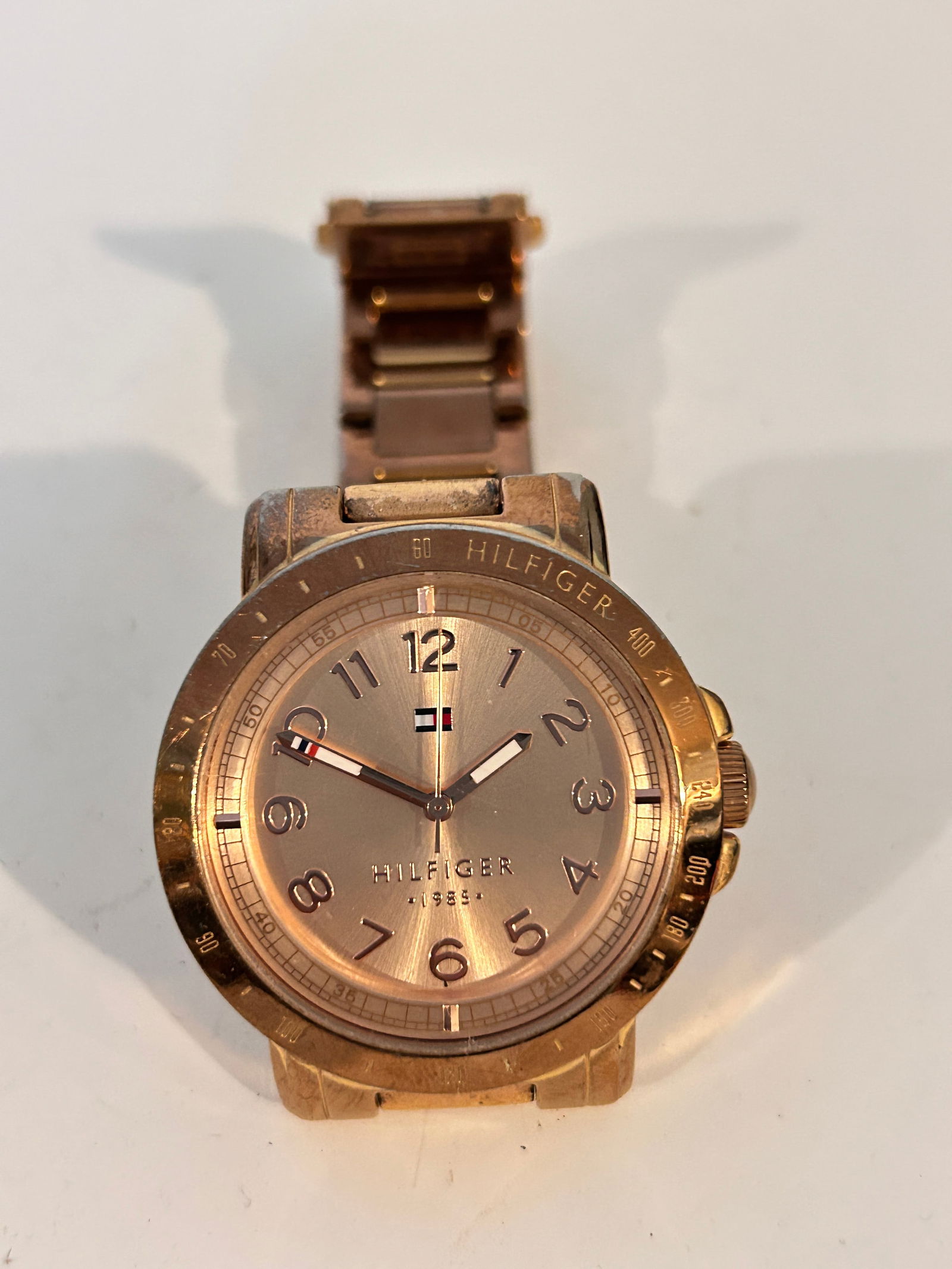 Vintage Tommy Hilfiger Rose Gold Quartz Ladies Watch Working: Vintage Tommy Hilfiger Rose Gold Quartz Ladies Watch Working Please view all photos as they are part of the description and condition of this Item, Feel free to contact me with questions or picture re