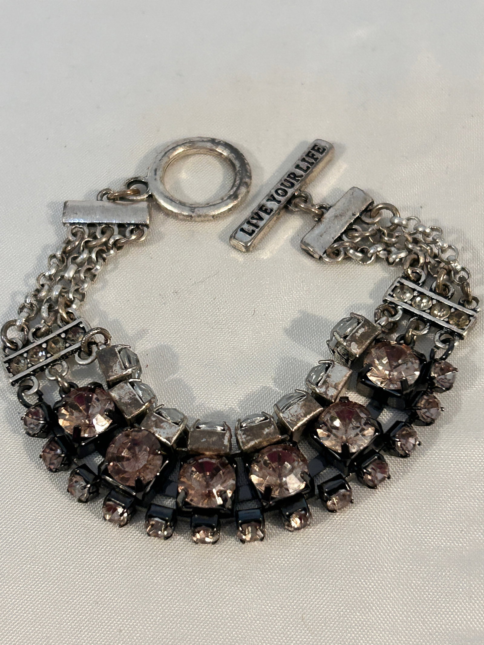 Vintage American eagle rhinestone Bracelet 7": Vintage American eagle rhinestone Bracelet 7" Please view all photos as they are part of the description and condition of this Item, Feel free to contact me with questions or picture requests! Used It