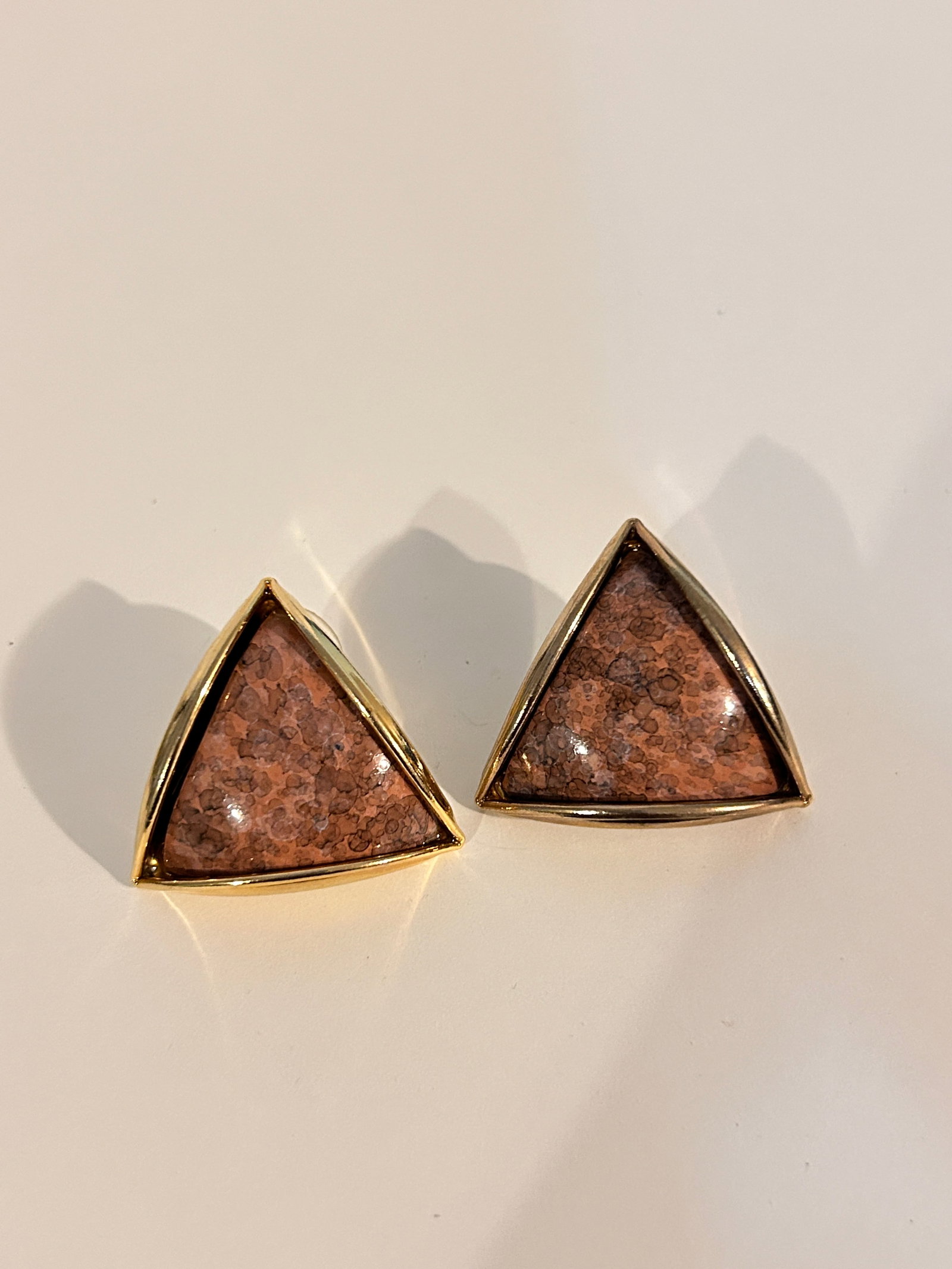 Vintage Goldtone Pierced Post Earrings: Vintage Goldtone Pierced Post Earrings Please view all photos as they are part of the description and condition of this Item, Feel free to contact me with questions or picture requests! Used Item AS I