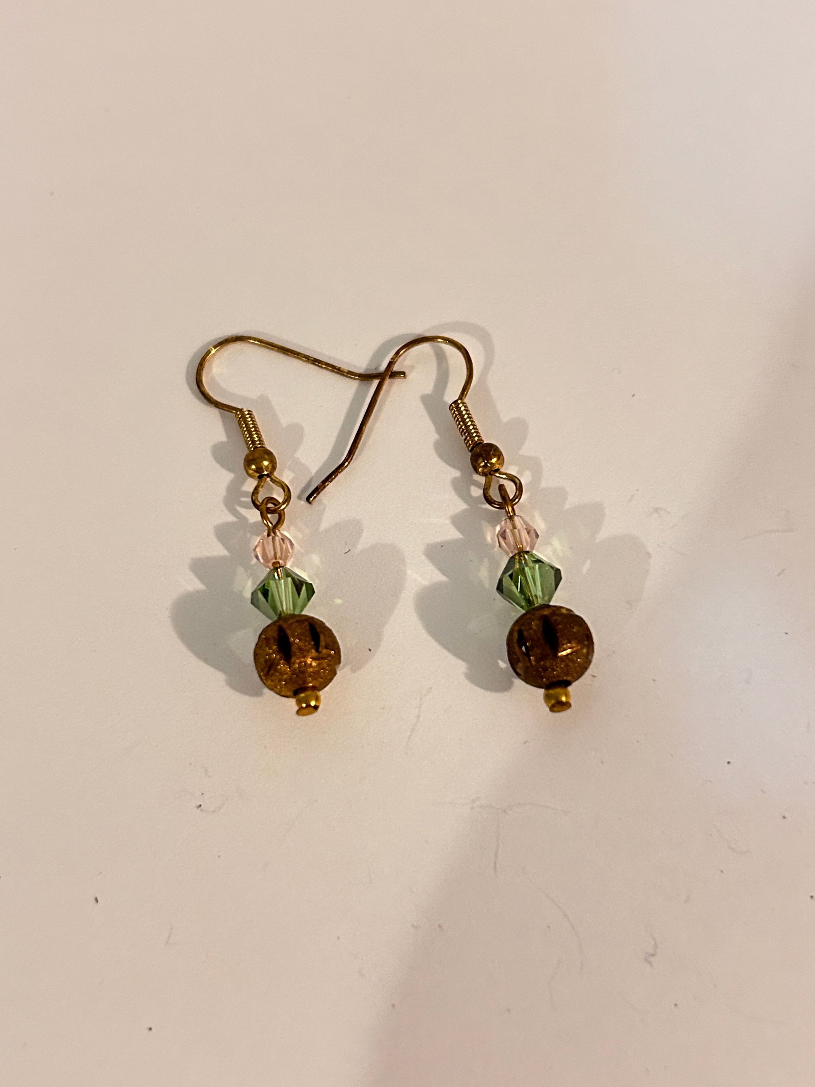 Vintage Swarovski Crystal Earrings: Vintage Swarovski Crystal Earrings Please view all photos as they are part of the description and condition of this Item, Feel free to contact me with questions or picture requests! Used Item AS IS