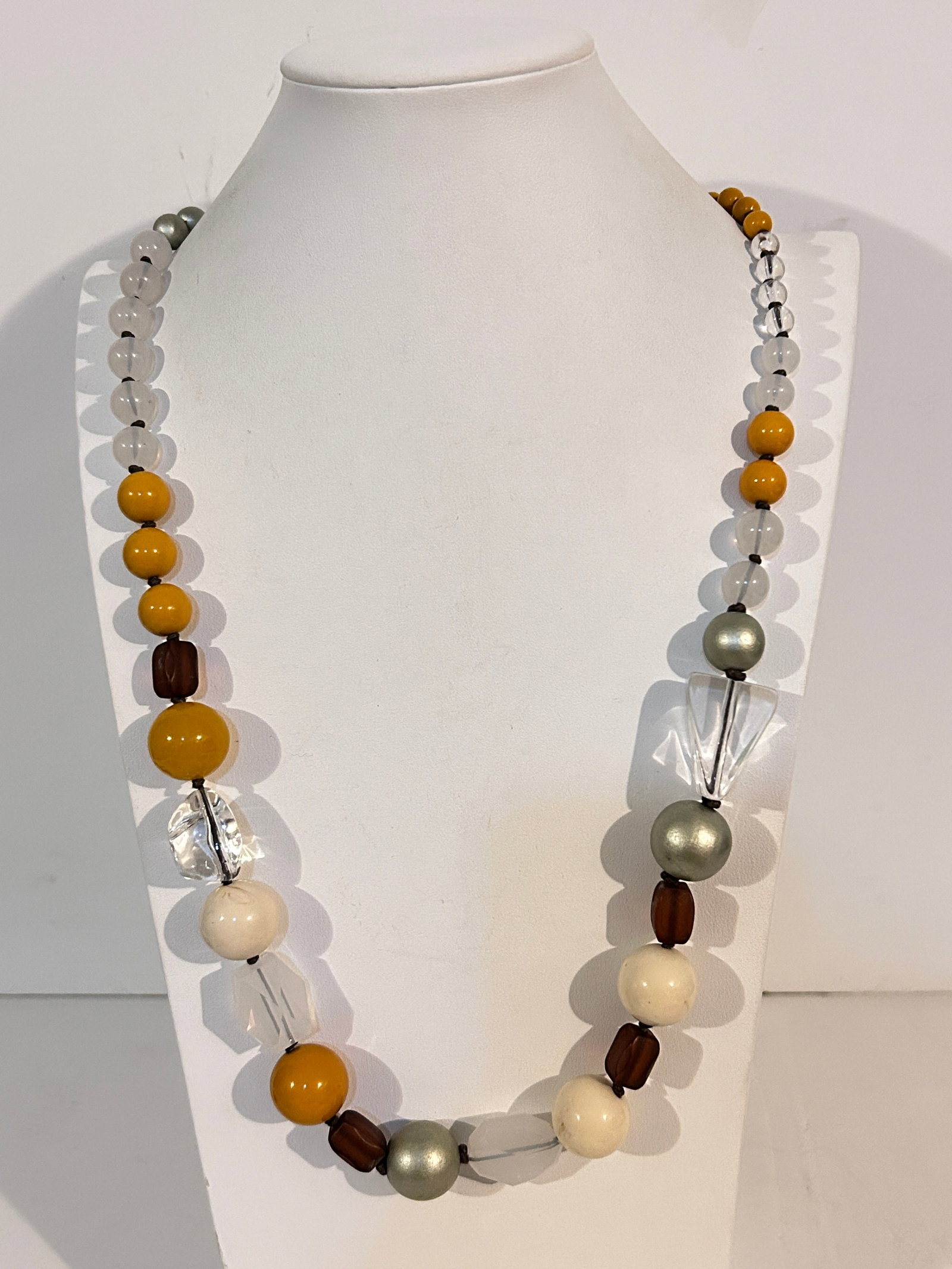 Vintage Acrylic Bead Necklace 33": Vintage Acrylic Bead Necklace 33" Please view all photos as they are part of the description and condition of this Item, Feel free to contact me with questions or picture requests! Used Item AS IS