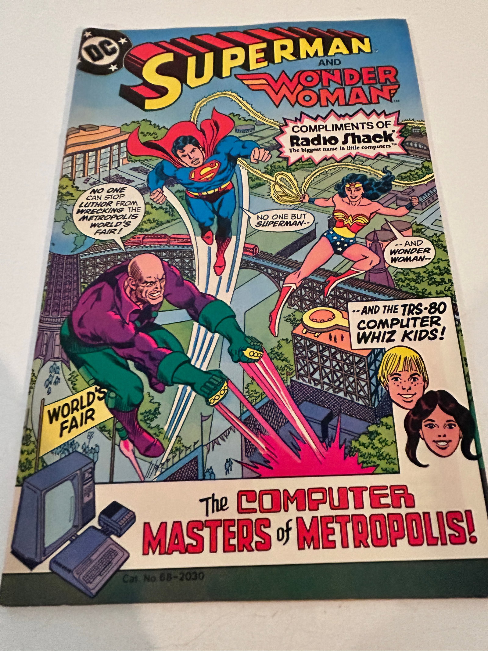 Vintage Comic Book Superman & Wonder Woman: Vintage Comic Book Superman & Wonder Woman Please view all photos as they are part of the description and condition of this Item, Feel free to contact me with questions or picture requests! Used Item 