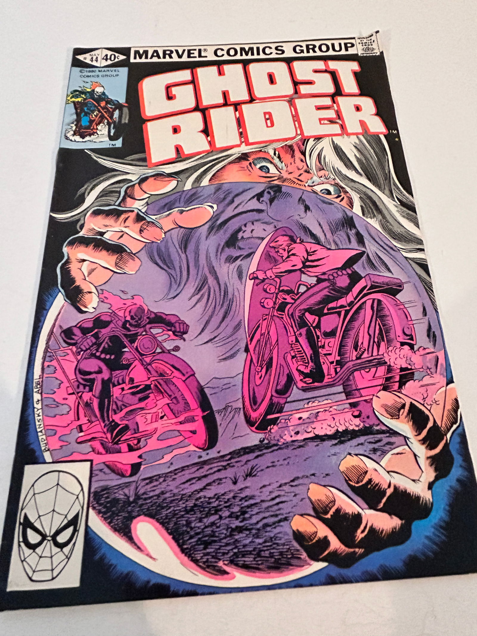 Vintage Comic Book Ghost Rider # 44: Vintage Comic Book Ghost Rider # 44 Please view all photos as they are part of the description and condition of this Item, Feel free to contact me with questions or picture requests! Used Item AS IS