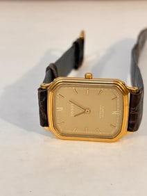 Vintage Tissot Stylist Gold Tone Quartz Dress Watch in lovely condition works great!!!