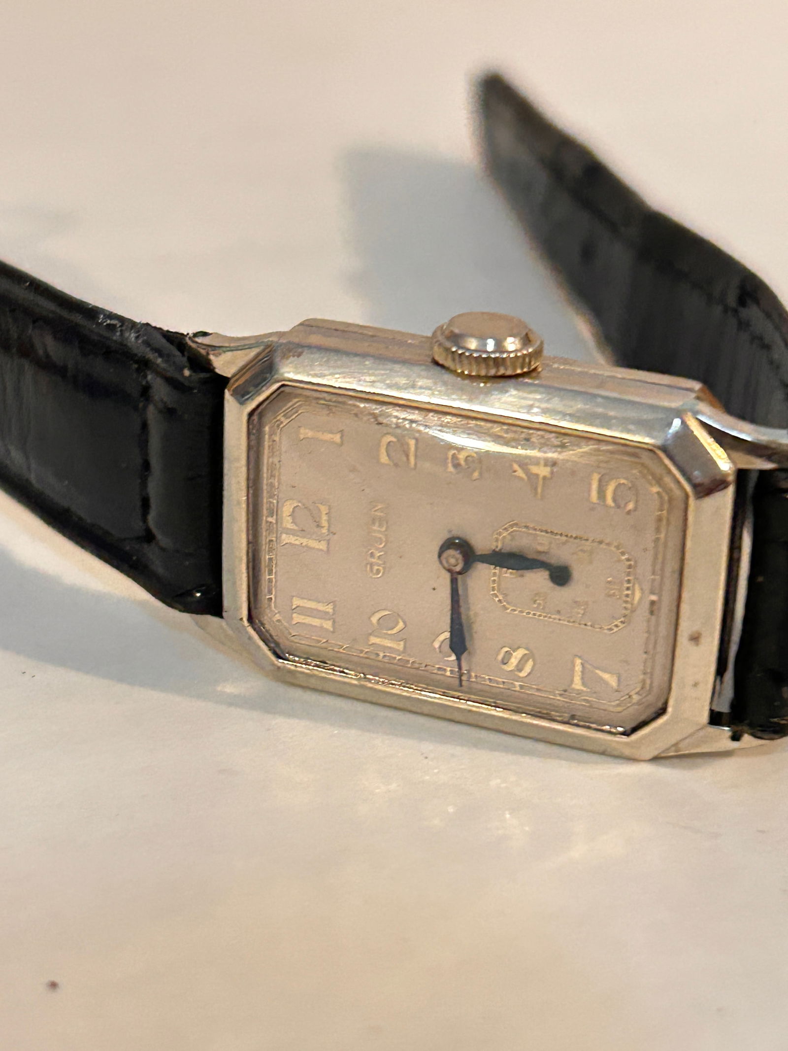 Vintage Gruen Quadron 14k Gold Filled Reinforced working Watch: Vintage Gruen Quadron 14k Gold Filled Reinforced working Watch Please view all photos as they are part of the description and condition of this Item, Feel free to contact me with questions or picture