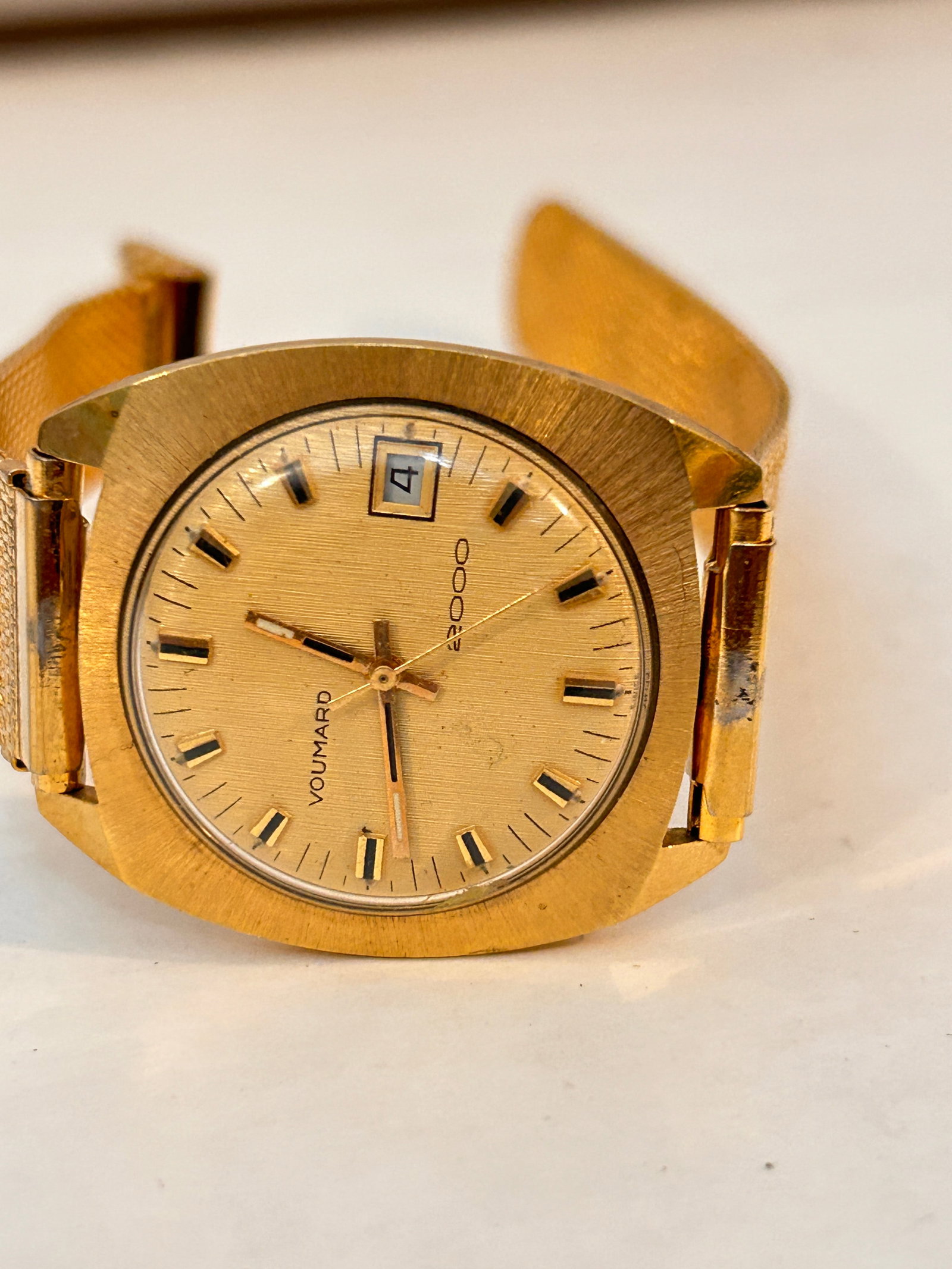 Vintage Voumard 2000 working mech Watch: Vintage Voumard 2000 working mech Watch Please view all photos as they are part of the description and condition of this Item, Feel free to contact me with questions or picture requests! Used Item AS 