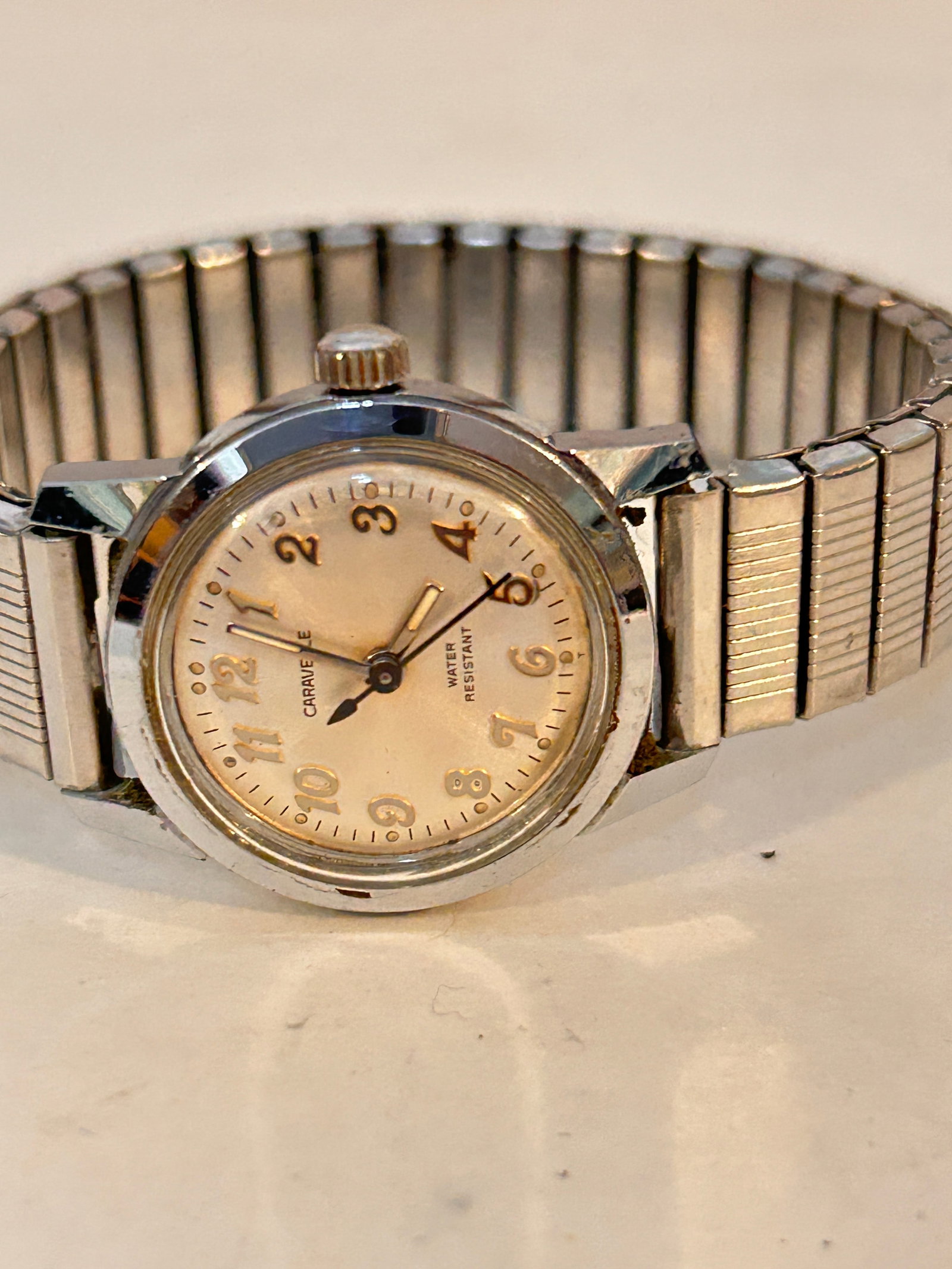 Vintage 1974 N4 CARAVELLE Bulova Manual Wind working watch: Vintage 1974 N4 CARAVELLE Bulova Manual Wind working watch Please view all photos as they are part of the description and condition of this Item, Feel free to contact me with questions or picture requ
