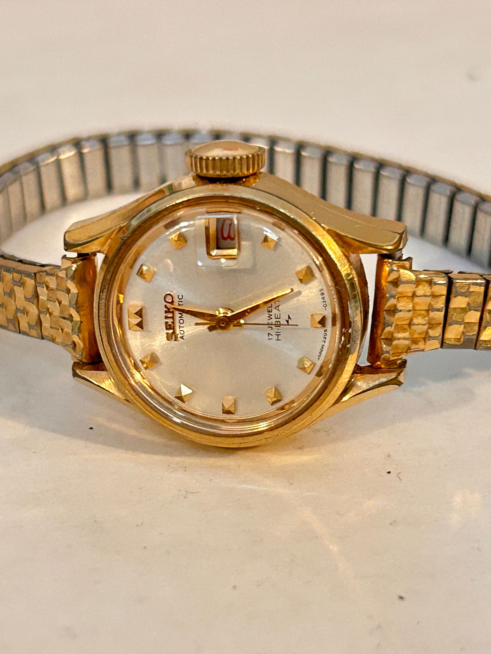 Seiko 17 Jewels Hi Beat Vintage Automatic 2205-0259 working Hi Beat Ladies Watch: Seiko 17 Jewels Hi Beat Vintage Automatic 2205-0259 working Hi Beat Ladies Watch Please view all photos as they are part of the description and condition of this Item, Feel free to contact me with que