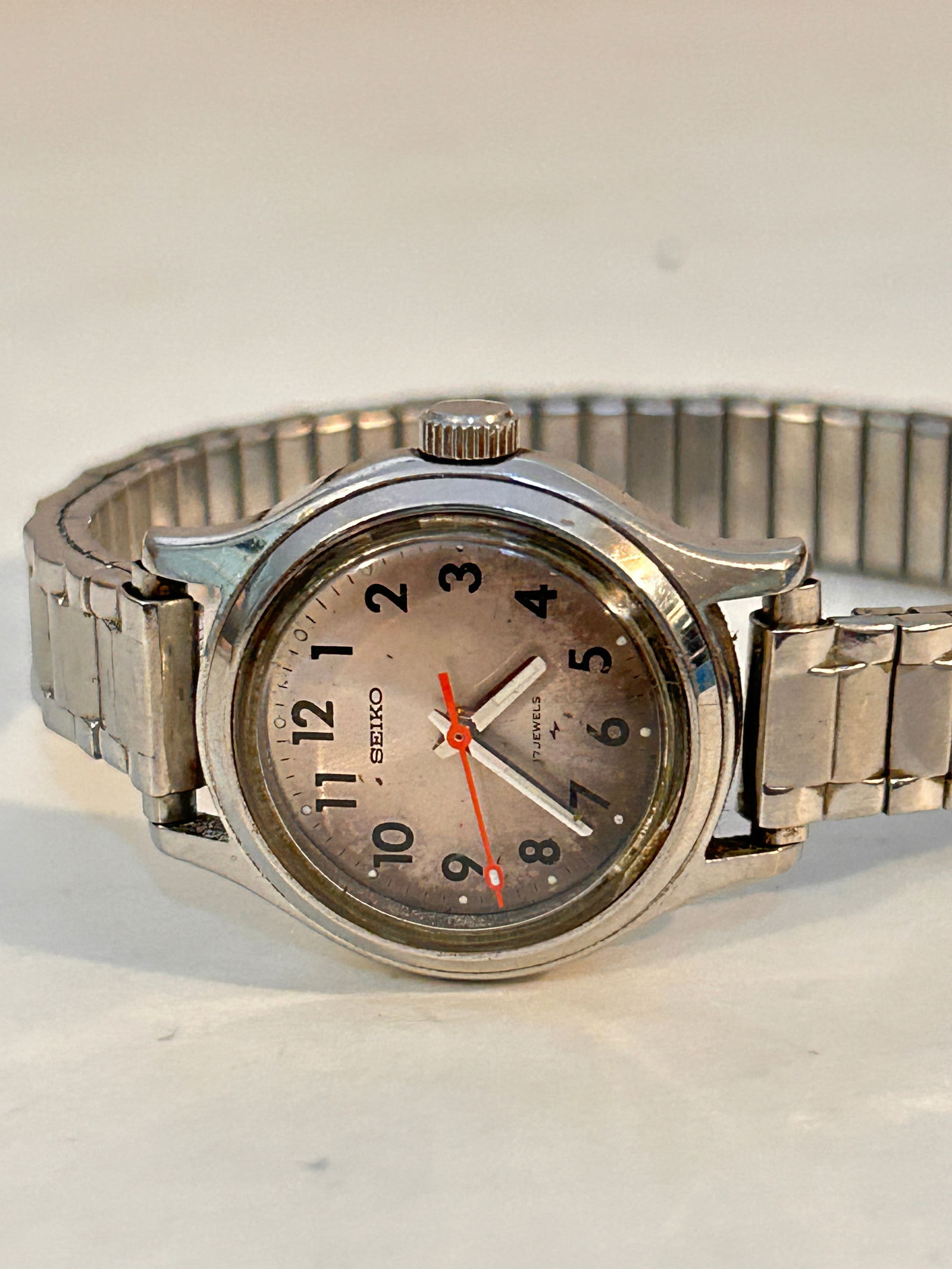 SEIKO 1104-0259 Vintage running Stainless Steel watch: SEIKO 1104-0259 Vintage running Stainless Steel watch Please view all photos as they are part of the description and condition of this Item, Feel free to contact me with questions or picture requests!