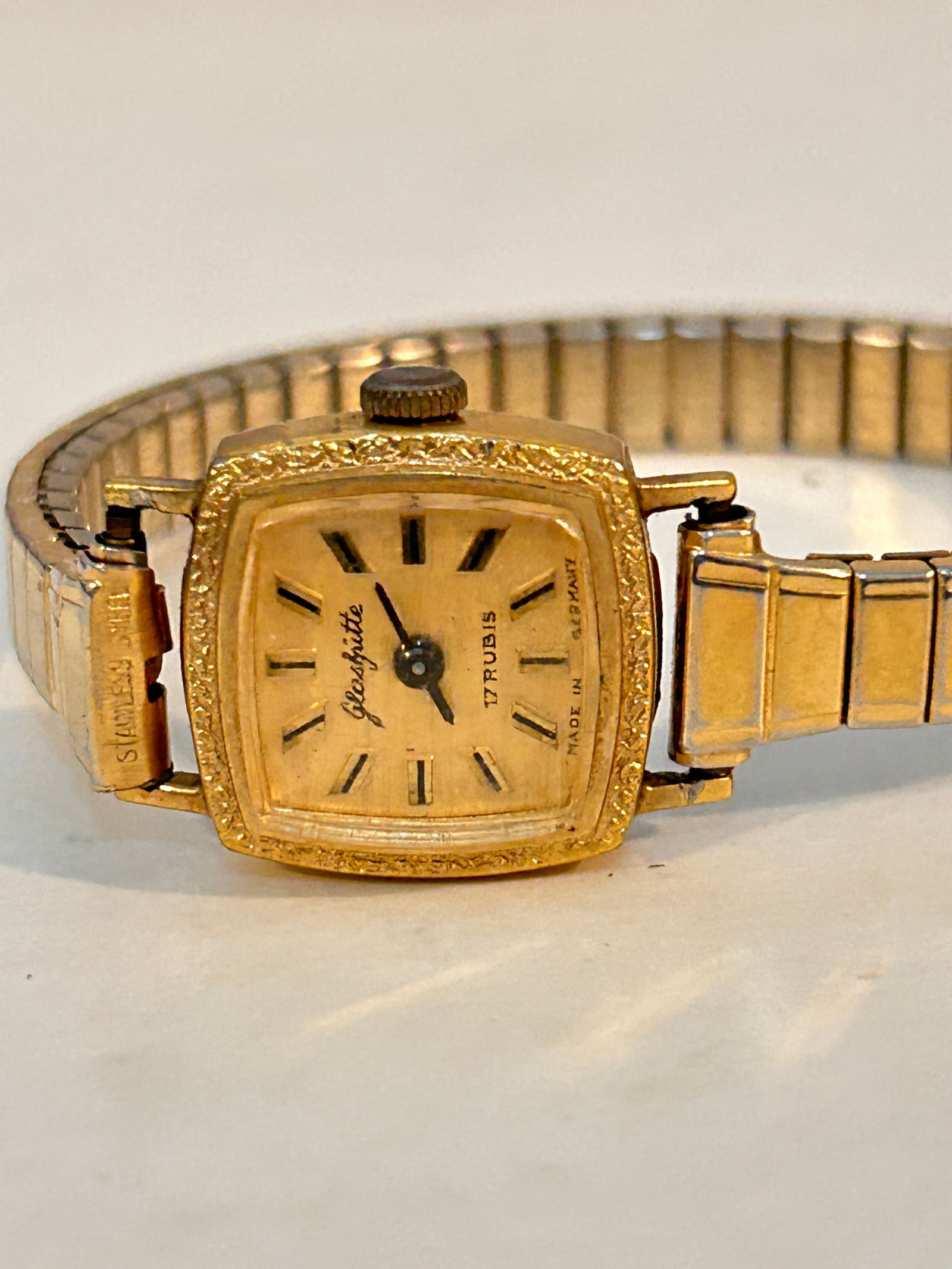 Vintage Glasbritte 17 rubis working Mech watch: Vintage Glasbritte 17 rubis working Mech watch Please view all photos as they are part of the description and condition of this Item, Feel free to contact me with questions or picture requests! Used I