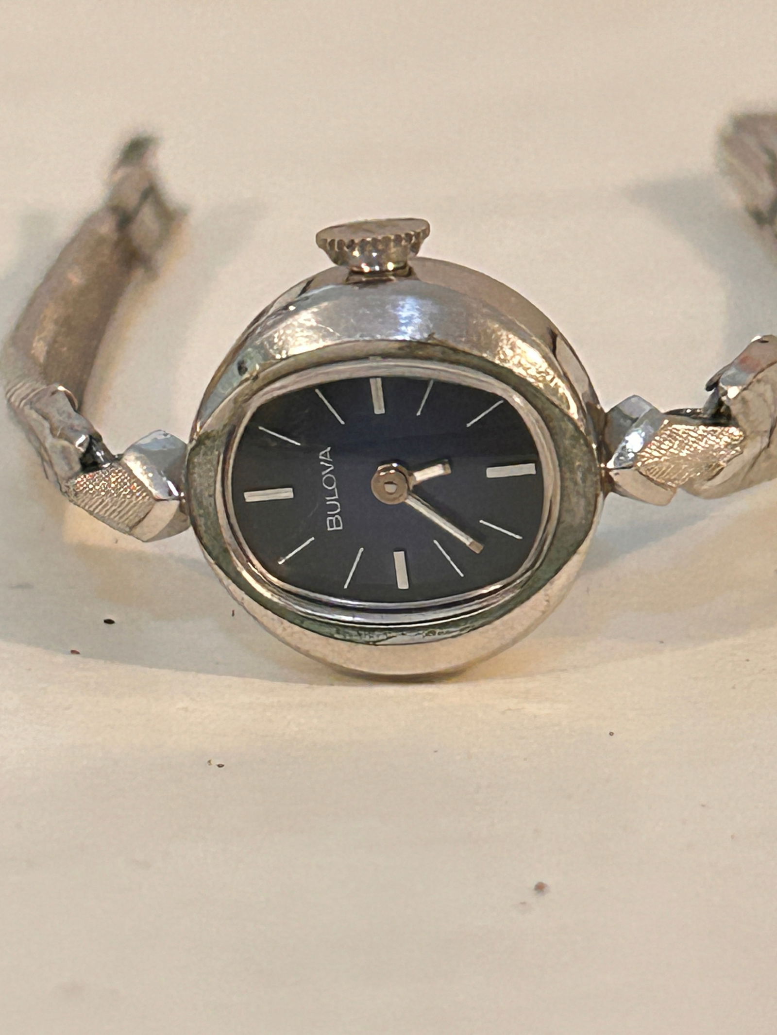 Vintage Bulova N8 1970's Manual Wind working Ladies Watch: Vintage Bulova N8 1970's Manual Wind working Ladies Watch Please view all photos as they are part of the description and condition of this Item, Feel free to contact me with questions or picture reque