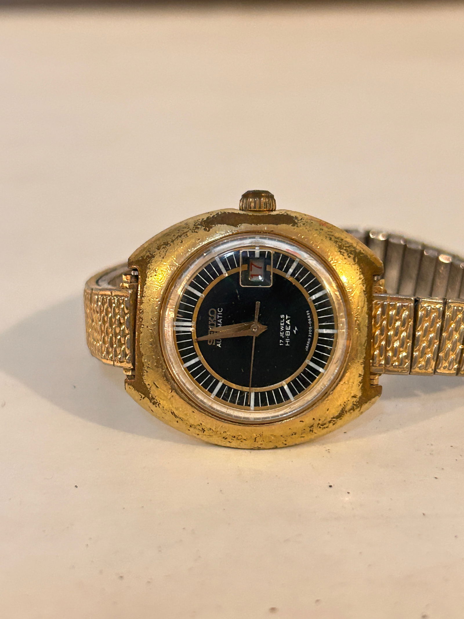 Seiko 17 Jewels Hi Beat Vintage Automatic 2205-0340 working Hi Beat Ladies Watch: Seiko 17 Jewels Hi Beat Vintage Automatic 2205-0340 working Hi Beat Ladies Watch Please view all photos as they are part of the description and condition of this Item, Feel free to contact me with que