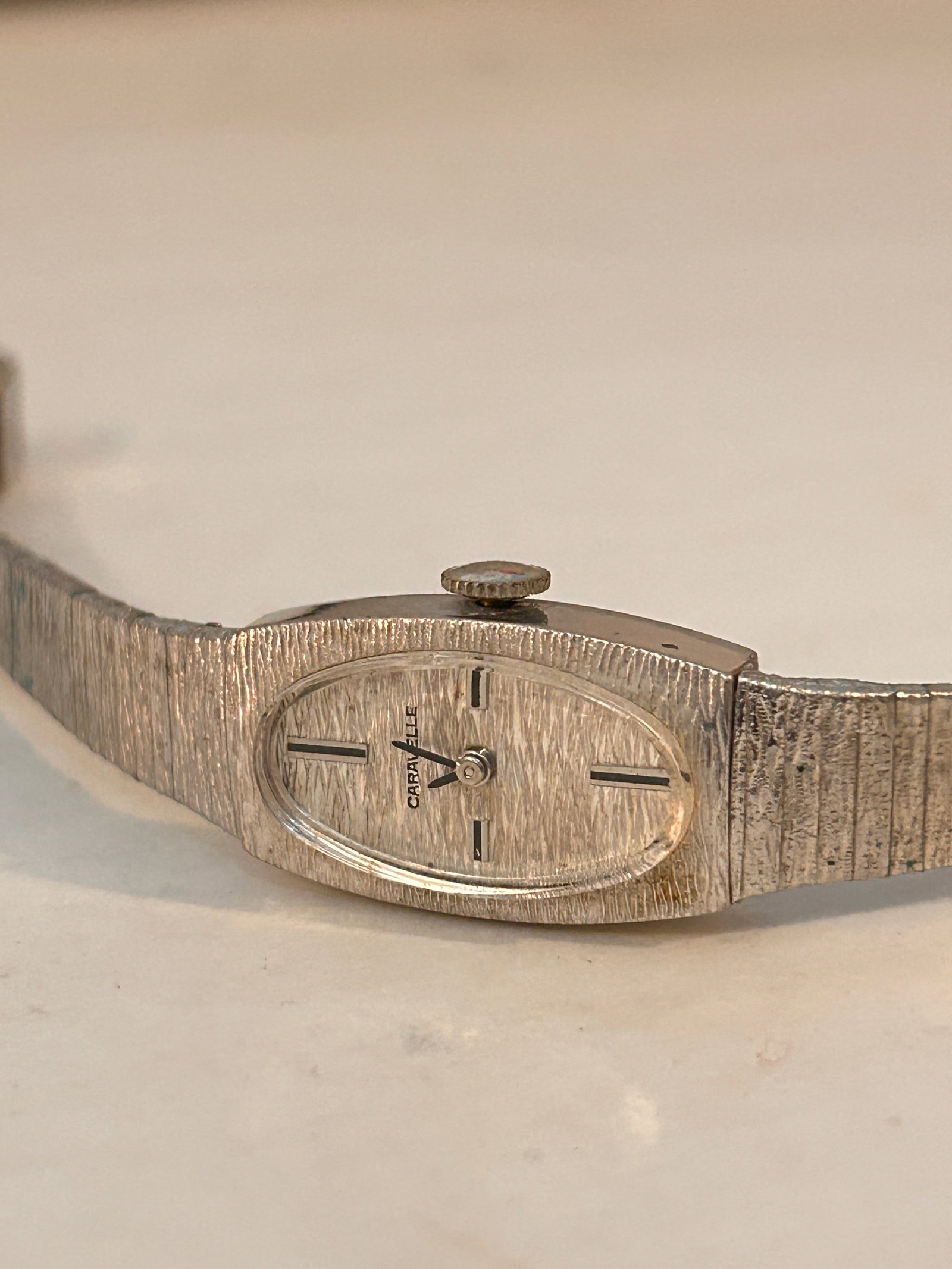 Vintage N4 Caravelle 10k R.G.P Hand Wind Mech Watch Runs: Vintage N4 Caravelle 10k R.G.P Hand Wind Mech Watch Runs Please view all photos as they are part of the description and condition of this Item, Feel free to contact me with questions or picture reques