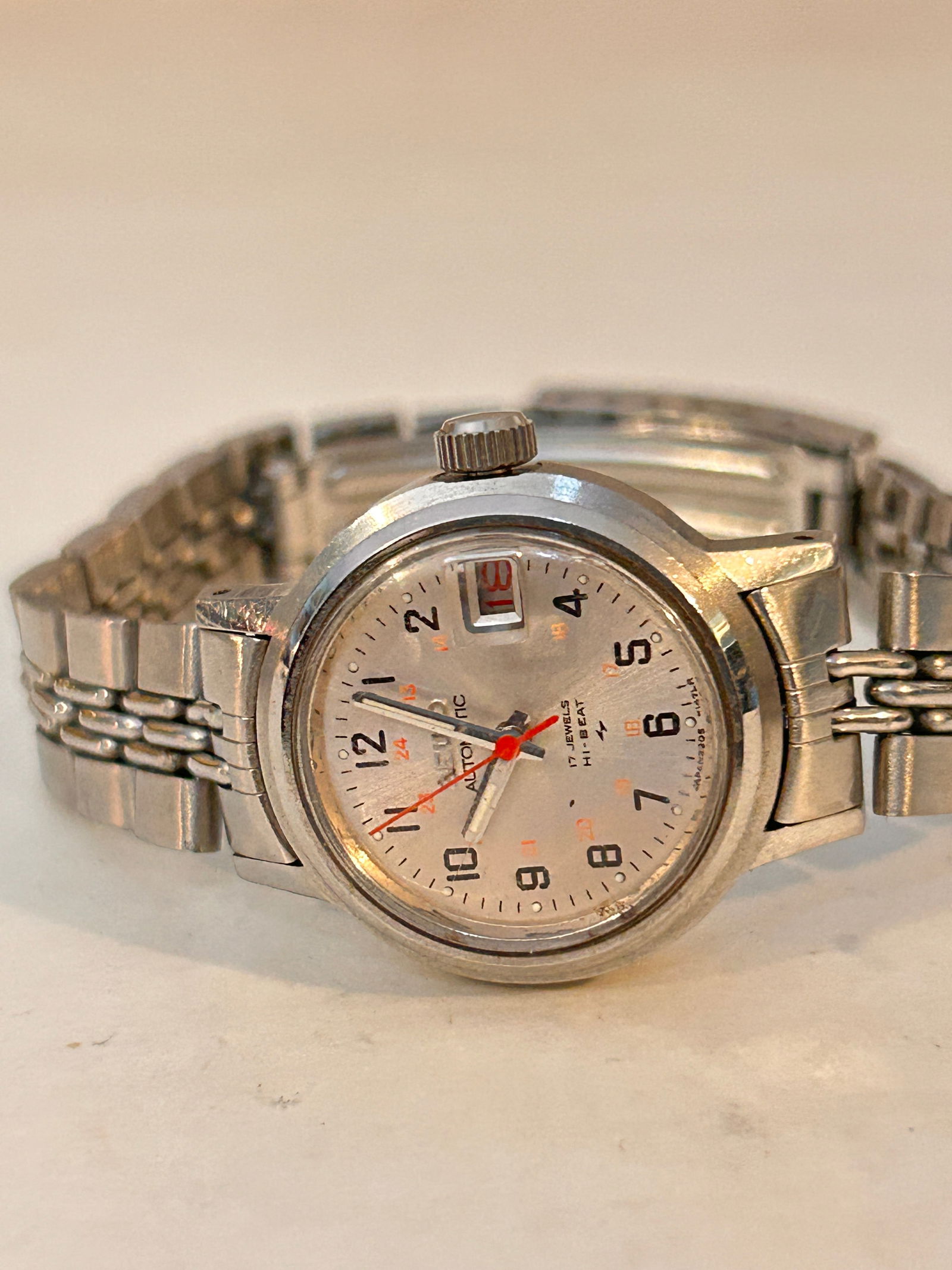 Seiko 17 Jewels Hi Beat Vintage Automatic 2205-0599 working Hi Beat Ladies Watch: Seiko 17 Jewels Hi Beat Vintage Automatic 2205-0599 working Hi Beat Ladies Watch Please view all photos as they are part of the description and condition of this Item, Feel free to contact me with que